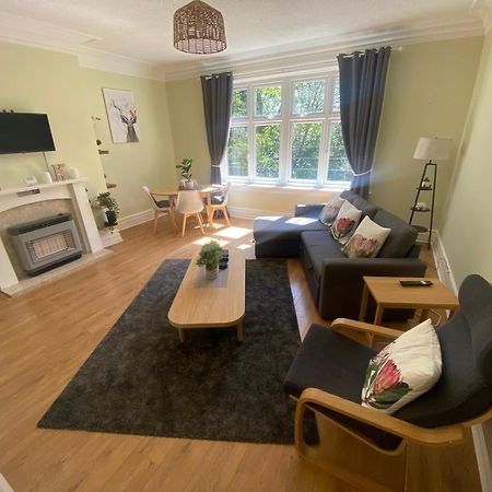Spacious Guest Flat Near Roundhay Park Leeds  Bagian luar foto