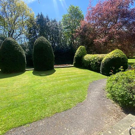 Spacious Guest Flat Near Roundhay Park Leeds  Bagian luar foto