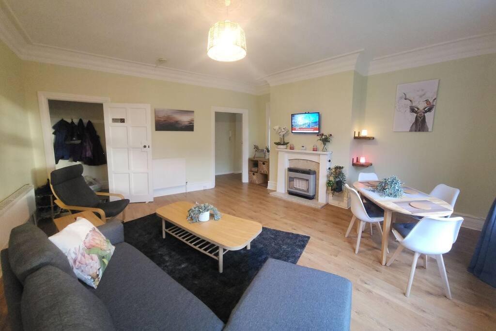 Spacious Guest Flat Near Roundhay Park Leeds  Bagian luar foto