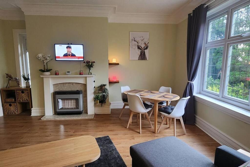 Spacious Guest Flat Near Roundhay Park Leeds  Bagian luar foto