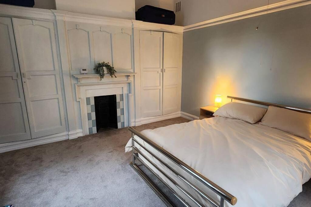 Spacious Guest Flat Near Roundhay Park Leeds  Bagian luar foto