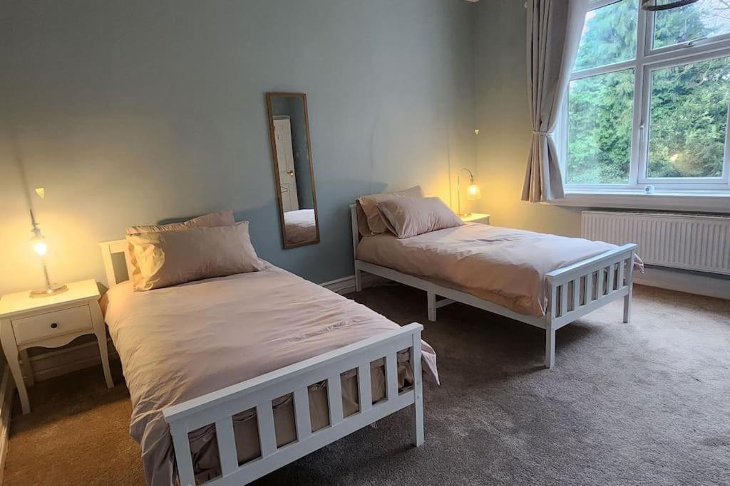 Spacious Guest Flat Near Roundhay Park Leeds  Bagian luar foto