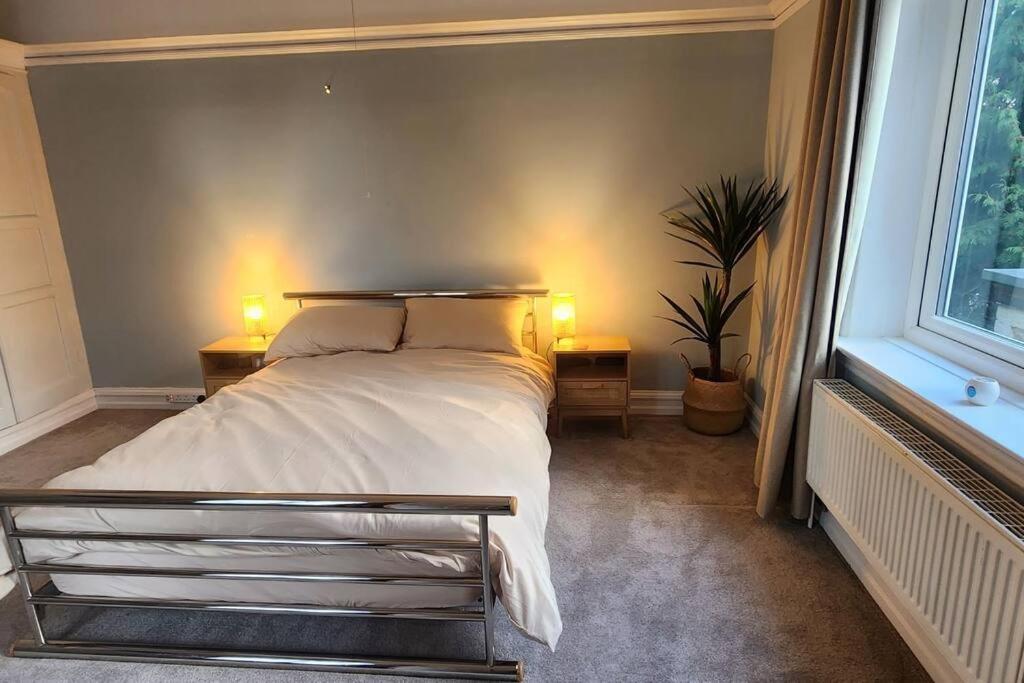 Spacious Guest Flat Near Roundhay Park Leeds  Bagian luar foto